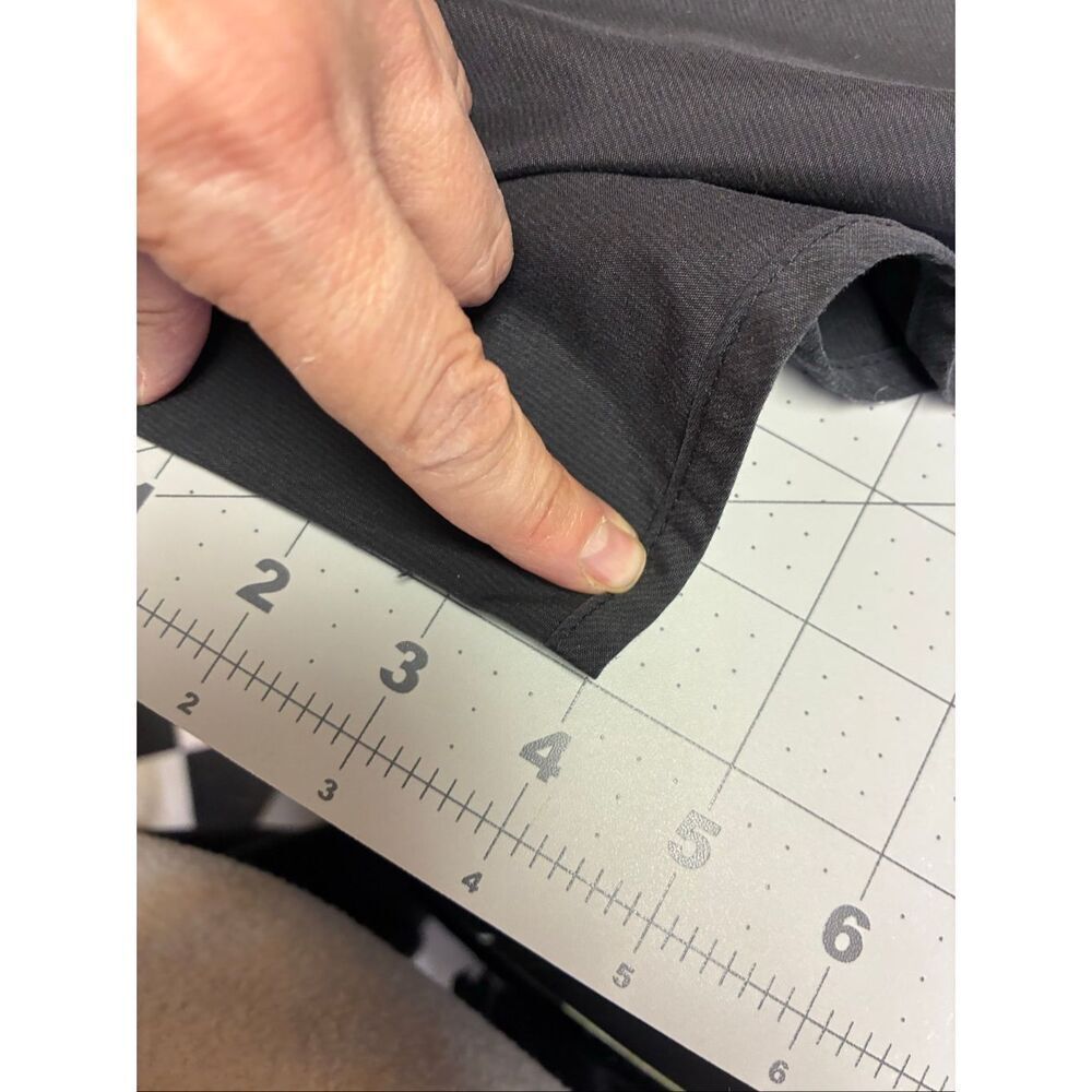 Lululemon Track That High Rise Shorts in Black Size 6 - Picture 8 of 9